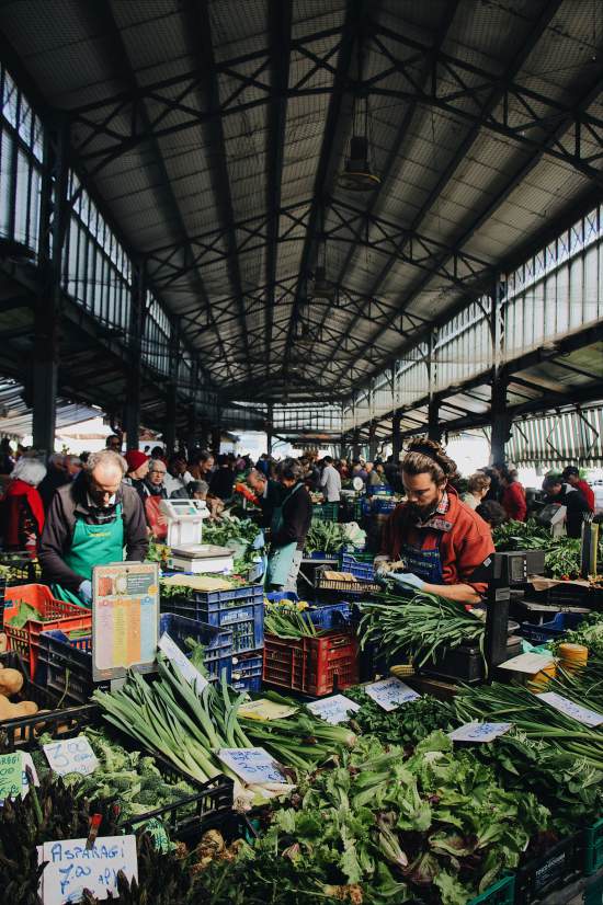 Direktvermarktung lokaler Produkte - Markthalle